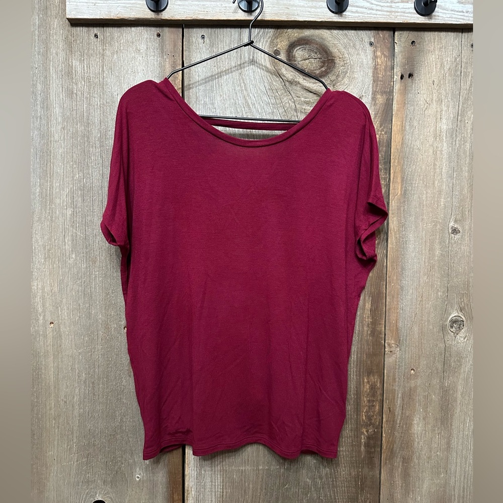 Express One Eleven Twist V-Back London Tee in Wine Red Size Small Women’s